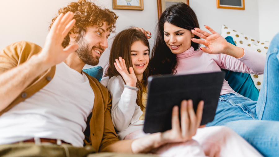 Ways You Can Stay In Touch With Your Family This Holiday Season